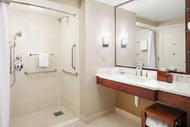 غرفة بسريرين كوين لذوي الإعاقة، Milwaukee Marriott Downtown 3/3