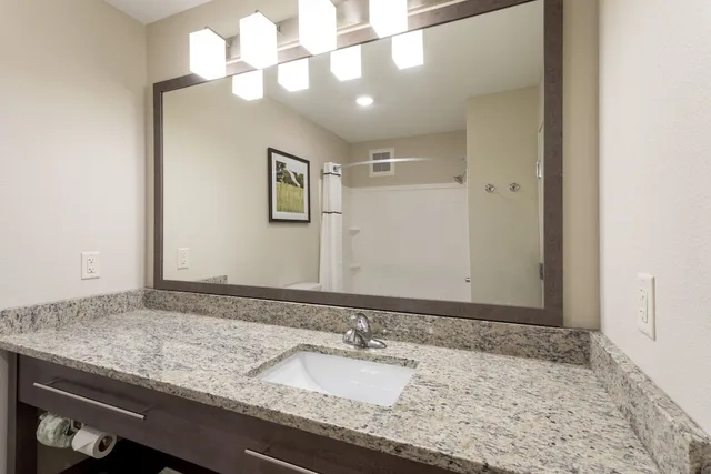 Standard, 2 Queen Beds, GrandStay Hotel & Suites Rock Valley 2/3