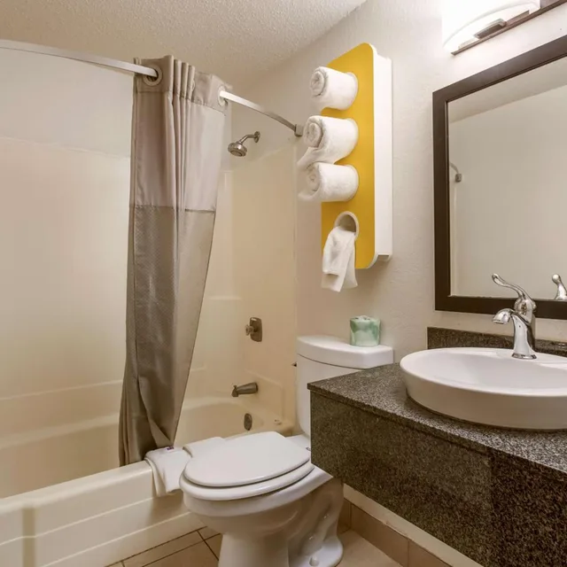 غرفة رباعية، Motel6 Albert Lea, MN 9/10