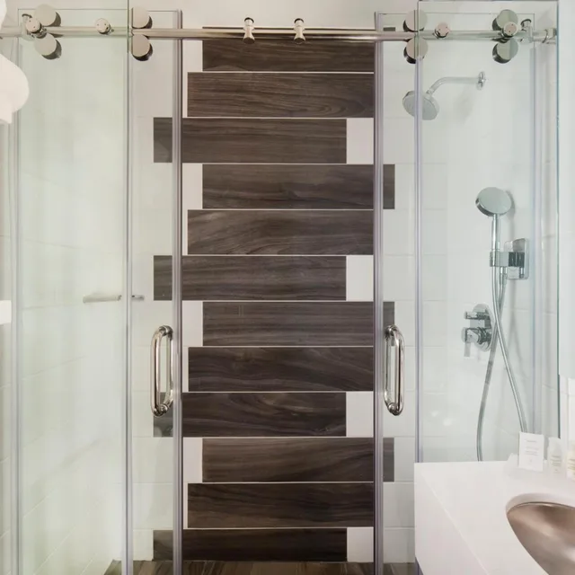 غرفة قياسية بسرير كينج وسرير كوين لذوي الإعاقة، Indigo Atlanta Midtown Hotel 3/5