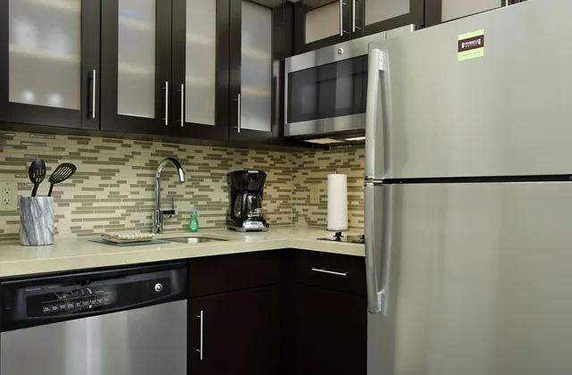 جناح بسرير كينج وسريرين مزدوجين بغرفتي نوم مع أريكة لذوي الإعاقة، STAYBRIDGE SUITES HOUSTON - MEDICAL CENTER 4/4