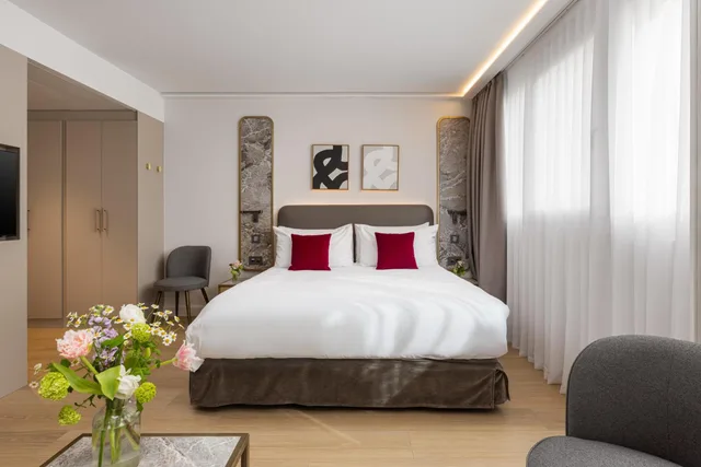 1 Bedroom, Elite, King Bed, Sofa, Royal Manotel 1/2