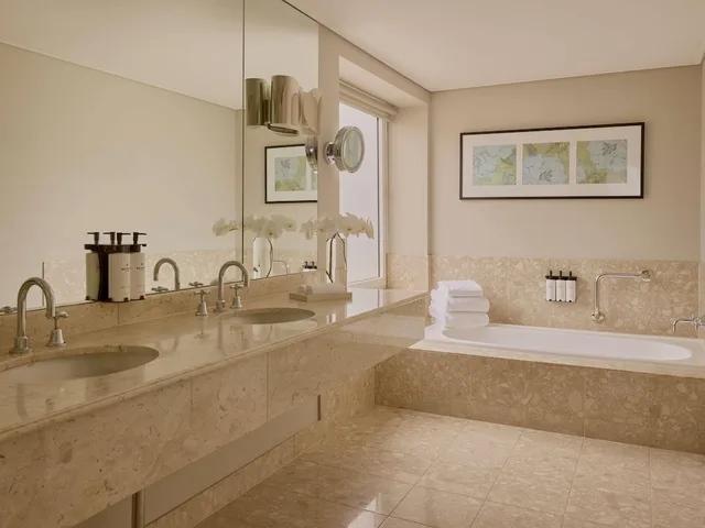 جناح بريميير بسرير كينج بإطلالة على المدينة بمنطقة جلوس بحوض استحمام، SOFITEL BRISBANE CENTRAL 7/10