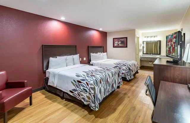 Superior, 2 Double Beds, Accessible, Americas Best Value Inn Buffalo Tx 1/2