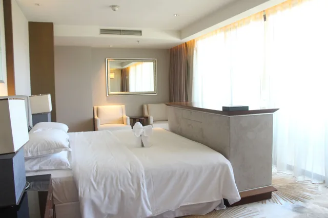 جناح غراند بسرير كينج بغرفة نوم واحدة للمدخنين، Sheraton Bailuhu Resort Huizhou 3/7
