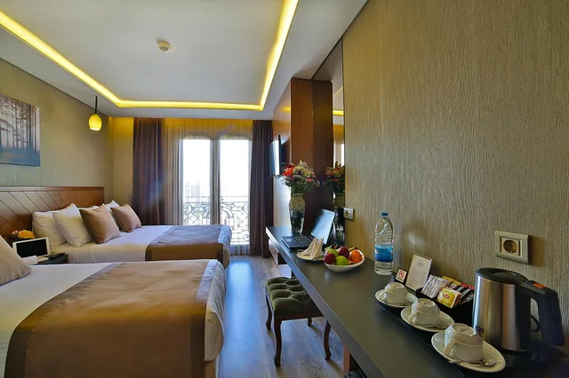 غرفة عائلية، Corner Hotel 2/5