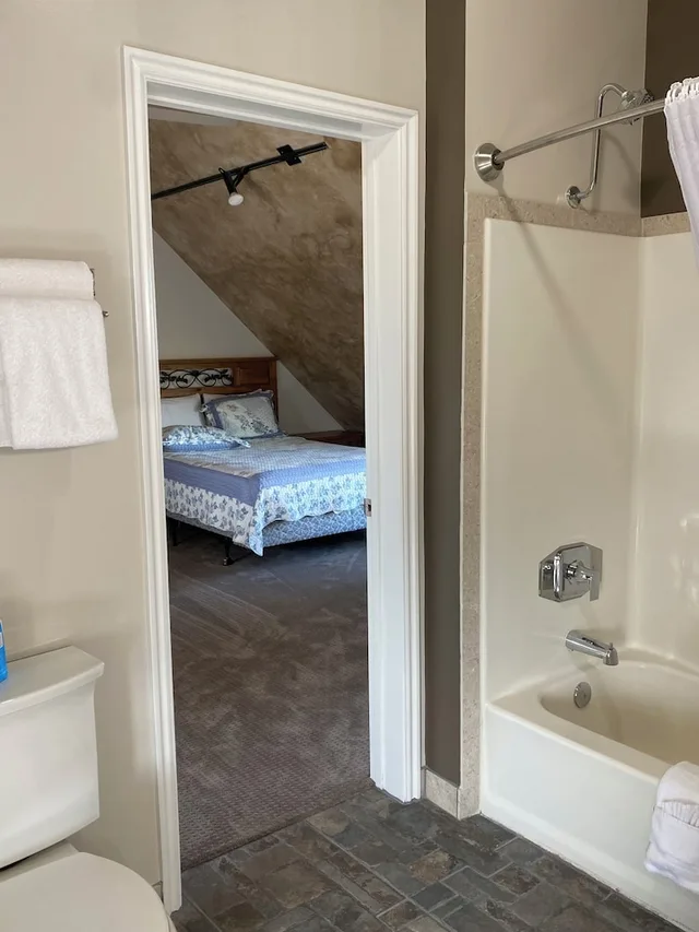 جناح بسرير كينج وسريرين كوين وسرير فردي بغرفتي نوم، Skyridge Inn Bed & Breakfast 5/5