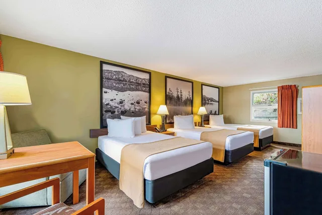 غرفة بسريرين مزدوجين، Super 8 By Wyndham Lake George/Downtown 2/5