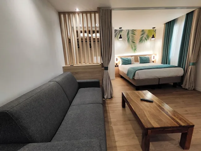 جناح، Atelier Montparnasse Hotel 8/10