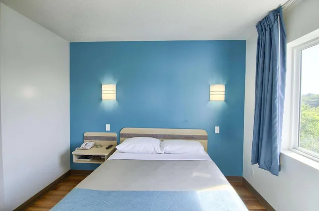 1 Full Bed - ADA/Tub/Mini Fridge, Motel6 Portsmouth, NH 10/10