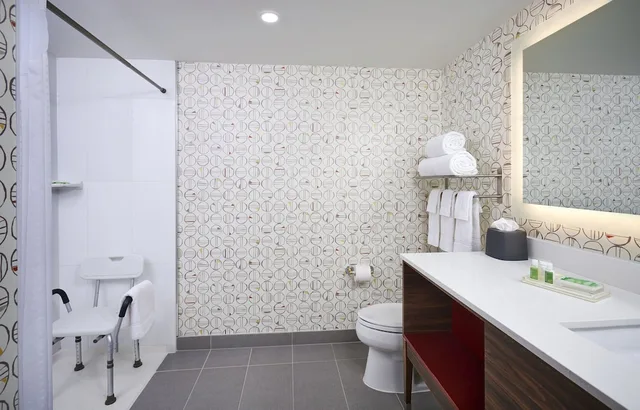 جناح بسرير كينج، Holiday Inn Hotel Suites Oakville Bronte 2/2