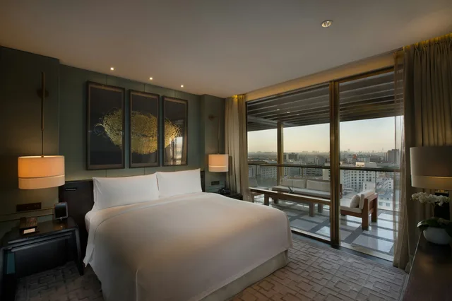 جناح بريميير بسرير كينج بشرفة، Waldorf Astoria Beijing 1/2