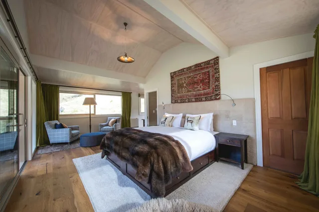 Chalet, Suite, King Bed, Sofa, Minaret Station 1/2