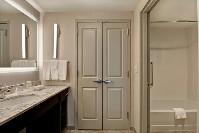 2 Bedrooms, Suite, 1 King or 2 Queen Beds، Homewood Suites by Hilton Poughkeepsie 1/7