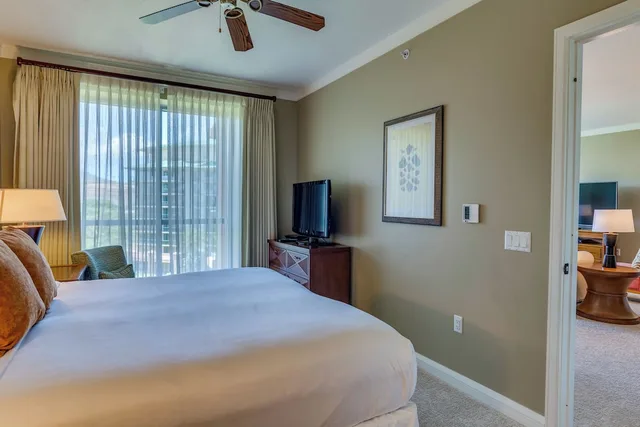 جناح بسريرين كينج بغرفتي نوم بإطلالة جزئية على البحر مع أريكة، OUTRIGGER Honua Kai Resort & Spa 4/10