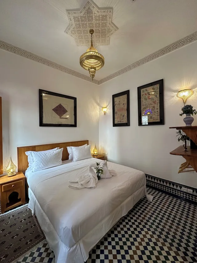 غرفة ديلوكس بسرير كوين بإطلالة على المسبح، Riad Mazar Fes 4/8