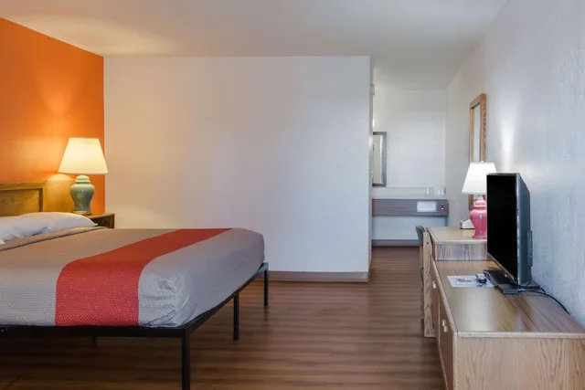 غرفة ديلوكس بسرير كينج، Motel6 Madras, OR 5/10