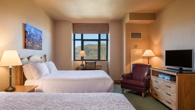 1 Bedroom, Apartment, 2 Queen Beds, The Steamboat Grand 2/4