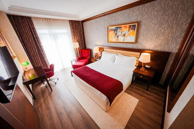 غرفة ديلوكس بسرير كينج وسرير كوين بإطلالة على البحر، Wellborn Luxury Hotel 2/9