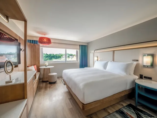 Standard, King Bed, Mountain View, Crowne Plaza Resort Guam 1/6