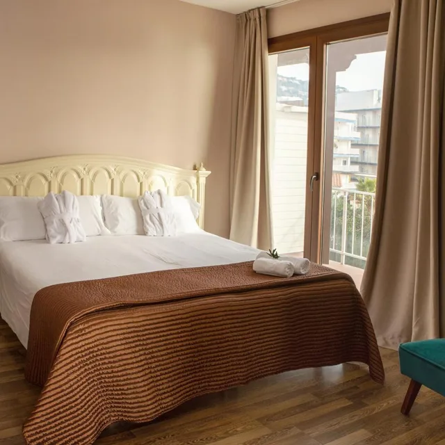 غرفة قياسية ثلاثية، Hotel Roger de Flor by Seleqtta 3/5