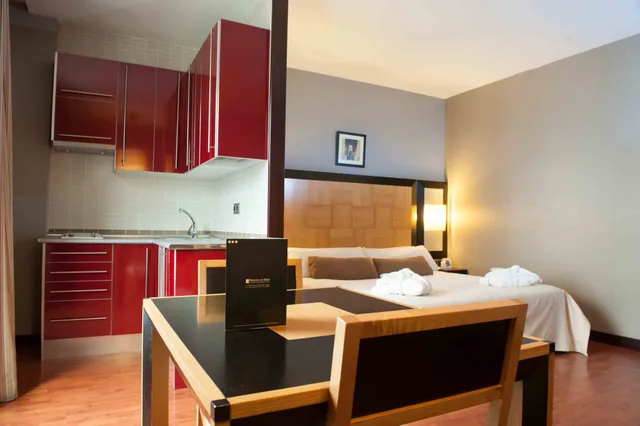 غرفة بريميوم بسرير كينج مع أريكة، Sercotel Princesa de Eboli 4/7