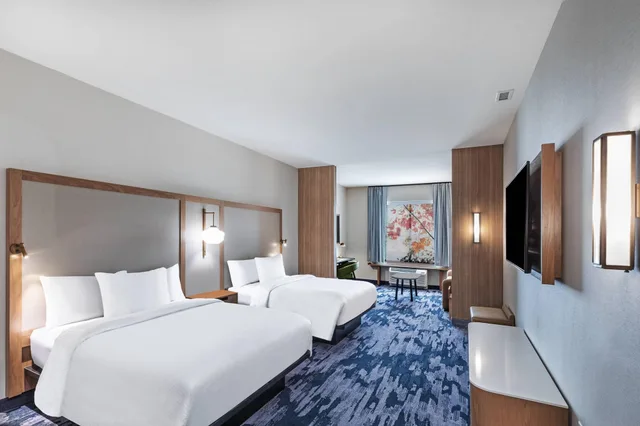 Studio, Queen Bed, Fairfield Inn & Suites by Marriott Aberdeen 1/2