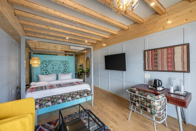 Luxury, King Bed, Mountain View, Balcony, Echor Himalayan Heights Luxe Manali 5/8