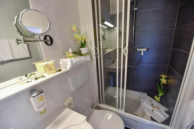 Junior Suite, King Bed, Atrium Hotel Amadeus 5/5