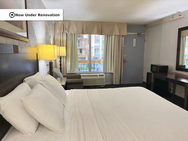 غرفة قياسية بسرير كينج، The Lodge Hotel Banquets St Louis Airport 4/10