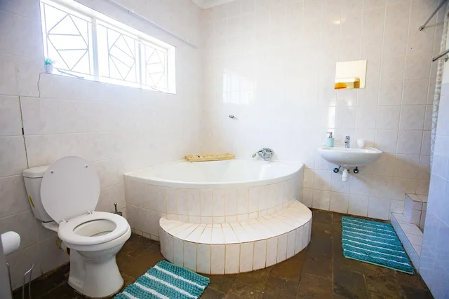 غرفة بسرير مزدوج أو سريرين منفصلين بحمام خاص، Kate's Nest Guesthouse 8/9