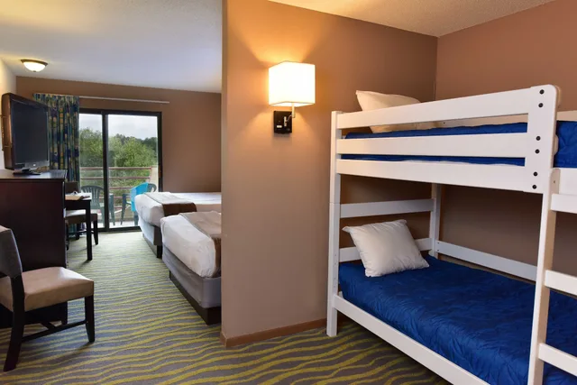 غرفة قياسية بسرير بطابقين وسريرين كوين، Atlantis Family Waterpark Hotel, an Ascend Collection Hotel 8/10
