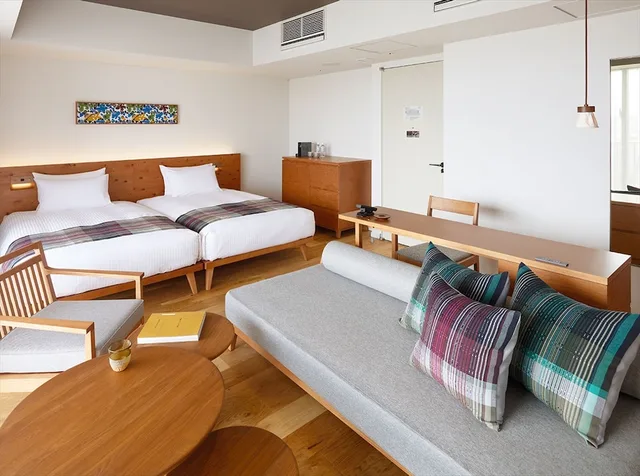 غرفة ديلوكس بسريرين منفصلين مع أريكة، Hotel Strata Naha 2/3