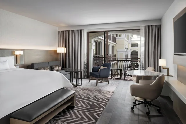 Studio, King Bed, Theme Park View, Sofa, Balcony، The Westin Anaheim Resort 1/7