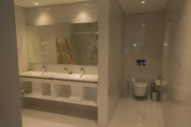 جناح بسرير مزدوج بإطلالة على المسبح بشرفة، Montebelo Girassol Maputo Hotel 5/8