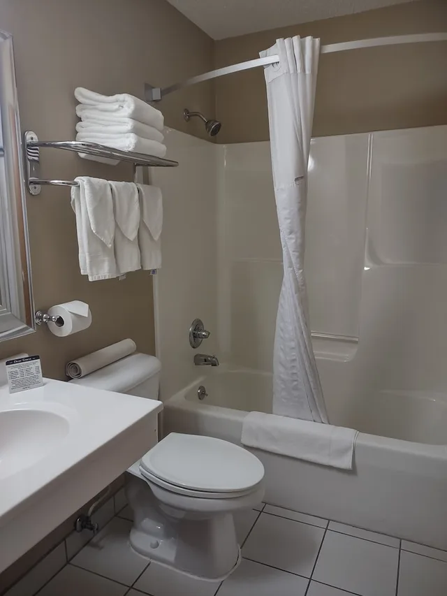 Studio, Suite, 2 Queen Beds, Super 8 By Wyndham Adrian 3/3