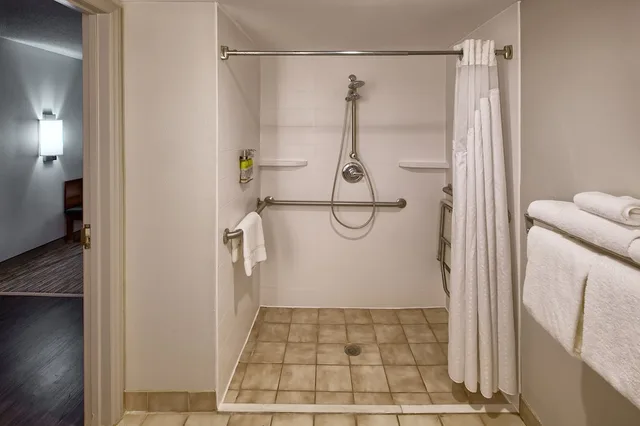 جناح بسريرين منفصلين، Holiday Inn Express Hotel Suites Raleigh North Wake Forest 7/7