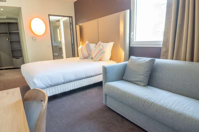 Next Generation, Double Bed, Sofa، Hotel Campanile Montpellier Centre St Roch 3/6