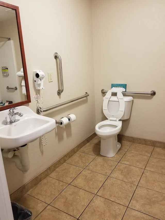 جناح بسرير كينج بغرفة نوم واحدة بحوض استحمام لذوي الإعاقة، CANDLEWOOD SUITES CAPE GIRARDEAU 2/4