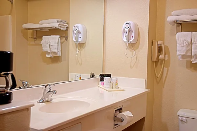 Deluxe, Suite, King Bed, Super 8 by Wyndham Irving/DFW Apt/North 3/4