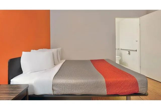 غرفة بسرير كوين للمدخنين، Motel6 Alamogordo, NM 7/10