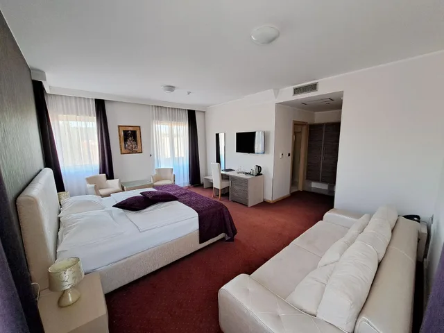 غرفة ديلوكس بسرير مزدوج مع أريكة، Hotel Brotnjo 1/2