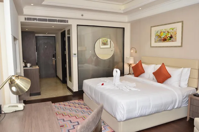 غرفة بسرير كينج، Ramada by Wyndham Kasauli 5/10