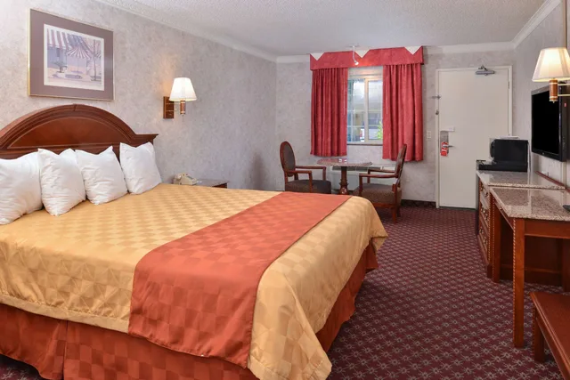 Suite, King Bed, Smoking, Americas Best Value Inn & Suites Fontana 1/3