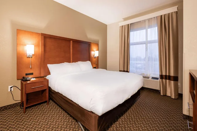 جناح، Comfort Suites Troy-I75 5/9