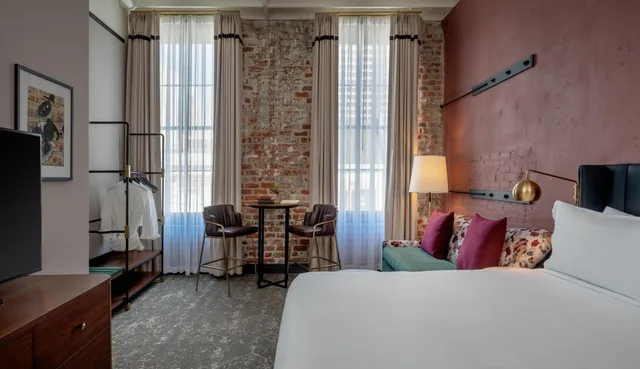 Suite, King Bed, Street View، The Eliza Jane, Autograph Collection 1/3