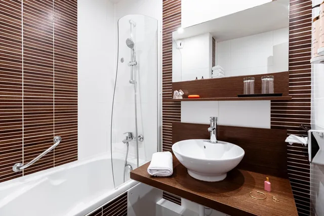 غرفة قياسية بسريرين منفصلين، Hotel Mercure Omaha Beach 7/10