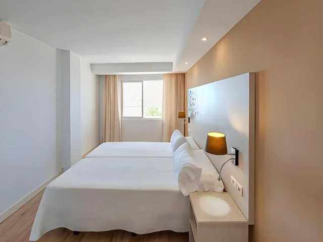 شقة بسريرين منفصلين بشرفة بغرفة نوم واحدة، Puerto Azul Marbella 3/8