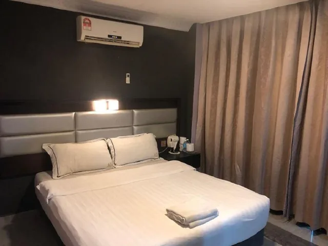 غرفة ديلوكس بسرير كوين، T Hotel 1/2