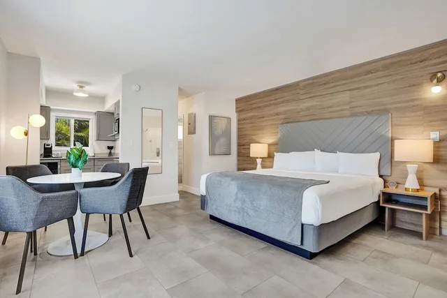 غرفة بريميوم بسرير كينج بمطبخ صغير، The Garden Hotel and Resort 3/10